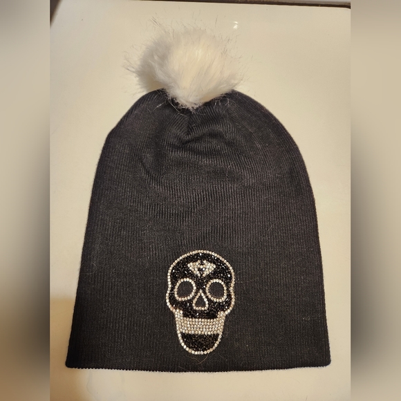 New Beanie hat with skull embellishment & pom-pom - Picture 4 of 6